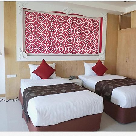 Lucky Sun Patong Hotel Buitenkant foto